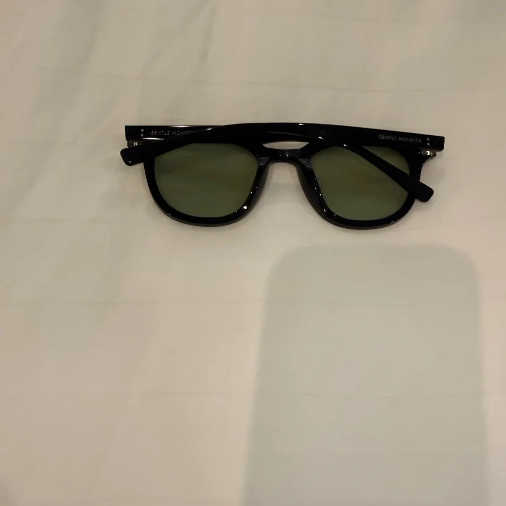 GENTLE MONSTER Black Frame Sunglasses with Green Lenses - Picture 2 of 4